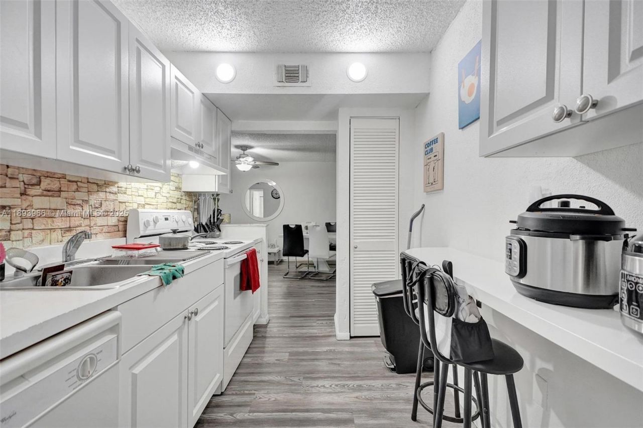 1251 NE 108th St, Unit 610, Miami, FL 33161 Photo