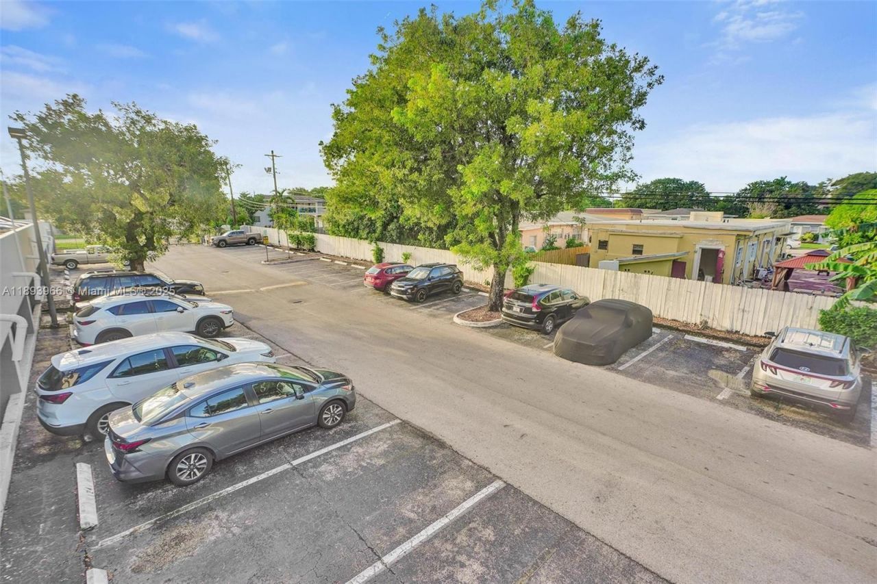 1251 NE 108th St, Unit 610, Miami, FL 33161 Photo