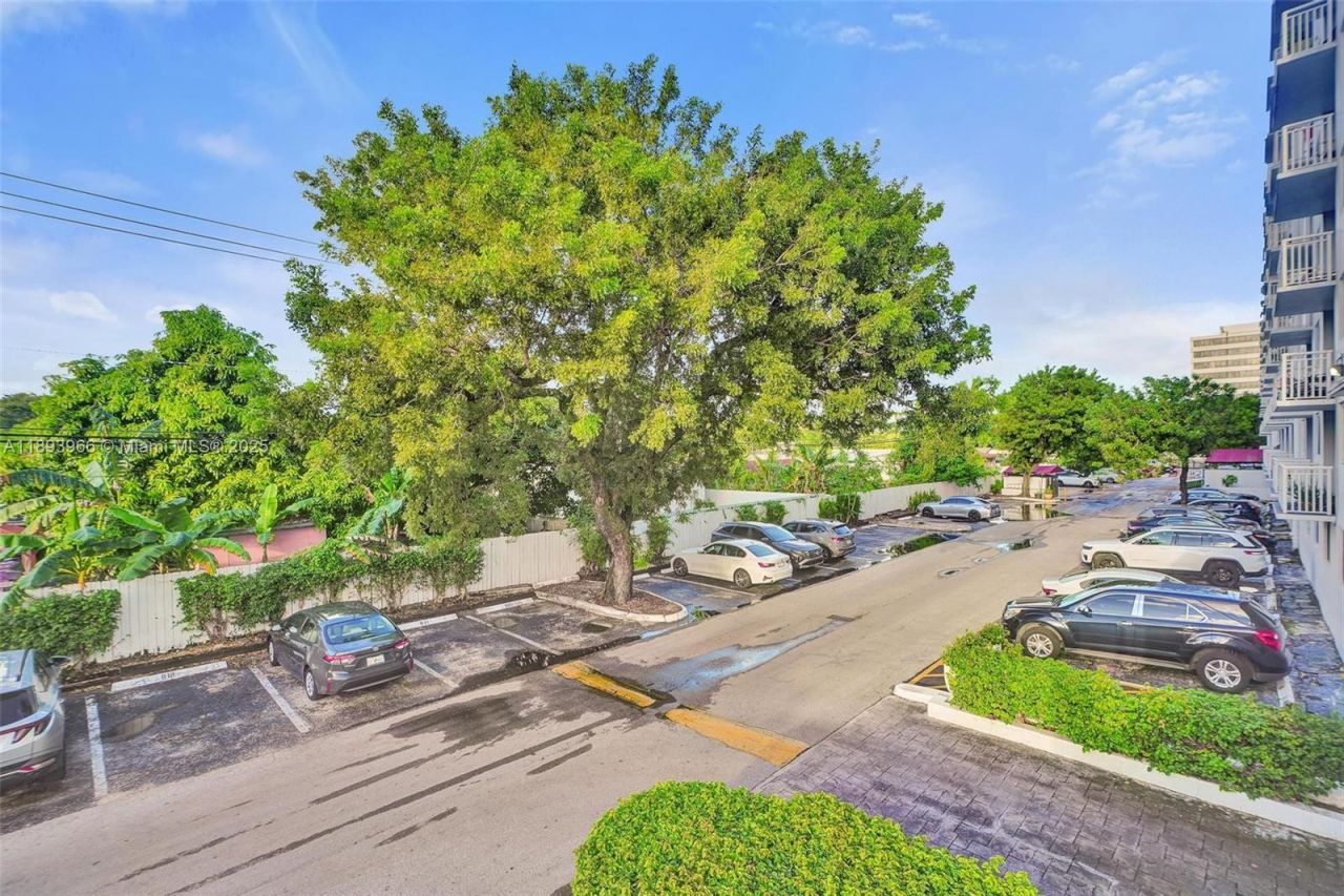 1251 NE 108th St, Unit 610, Miami, FL 33161 Photo
