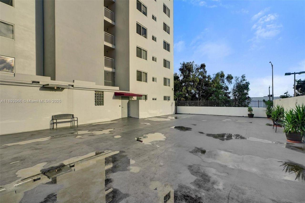 1251 NE 108th St, Unit 610, Miami, FL 33161 Photo