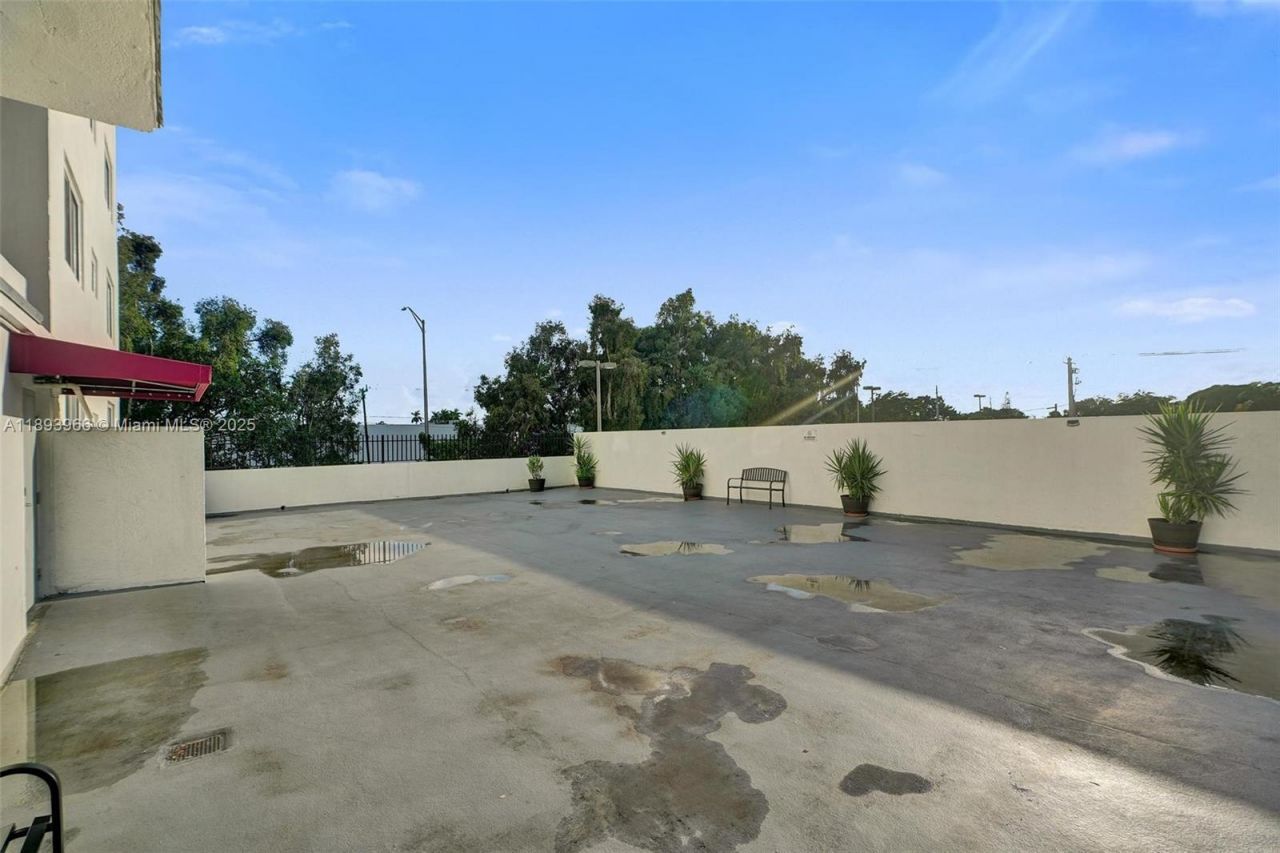 1251 NE 108th St, Unit 610, Miami, FL 33161 Photo