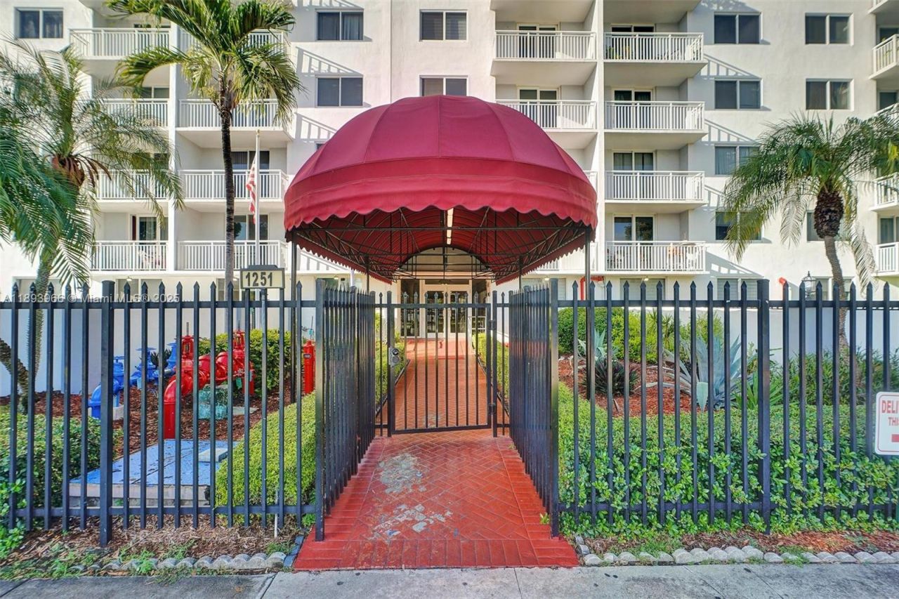 1251 NE 108th St, Unit 610, Miami, FL 33161 Photo