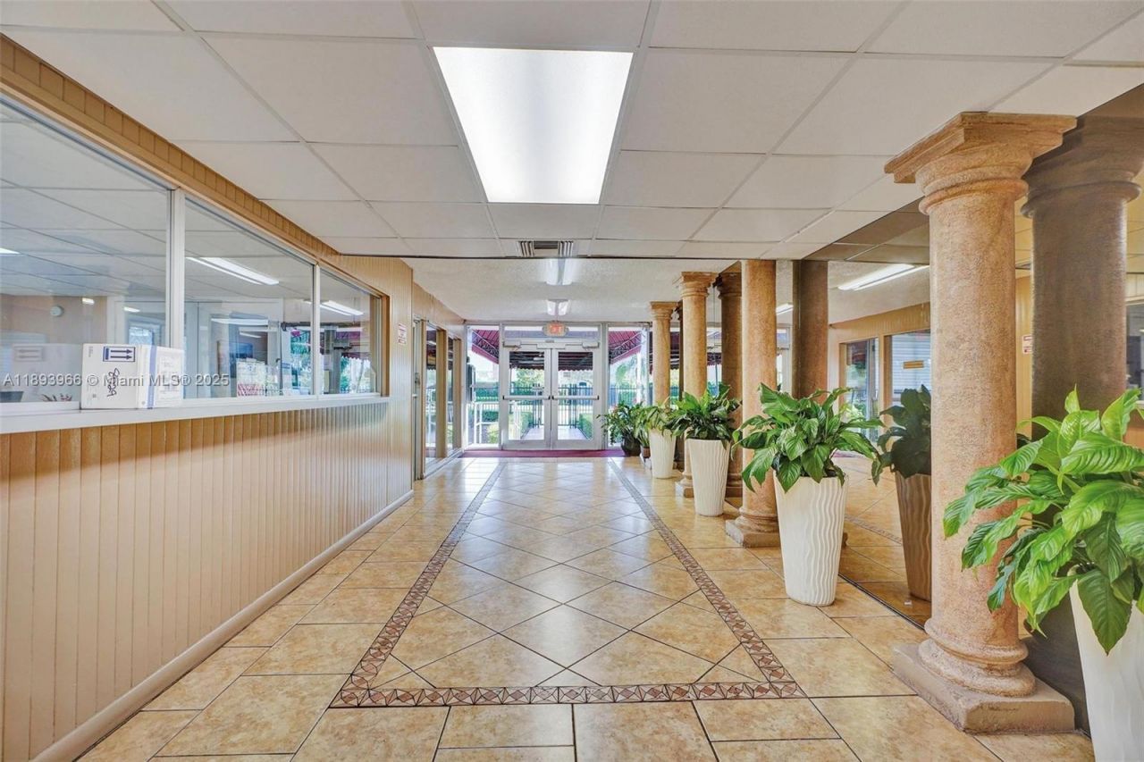 1251 NE 108th St, Unit 610, Miami, FL 33161 Photo