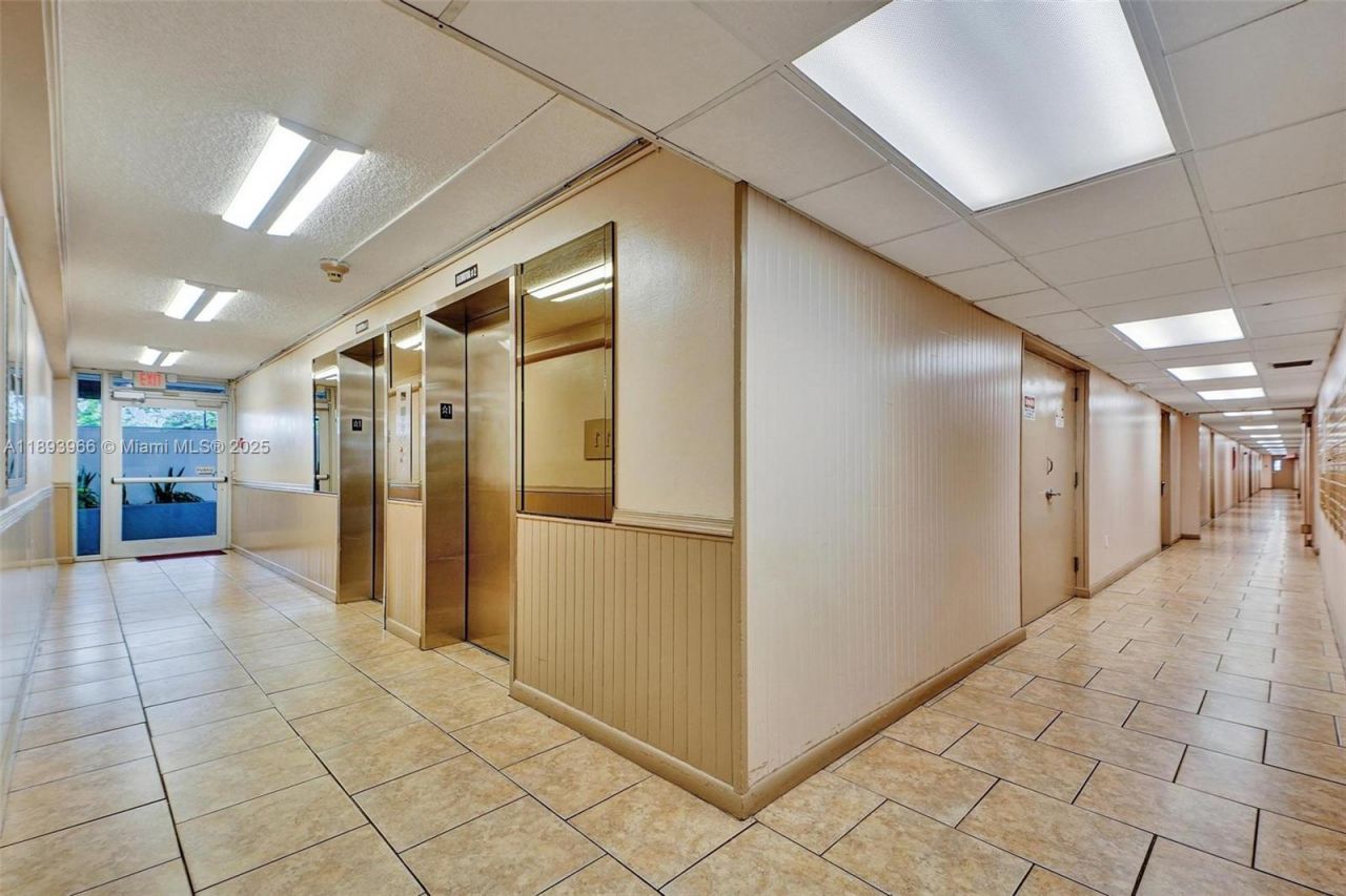 1251 NE 108th St, Unit 610, Miami, FL 33161 Photo