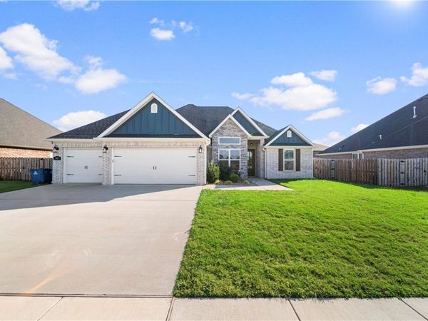 901 Carlock Drive, Pea Ridge, AR 72751