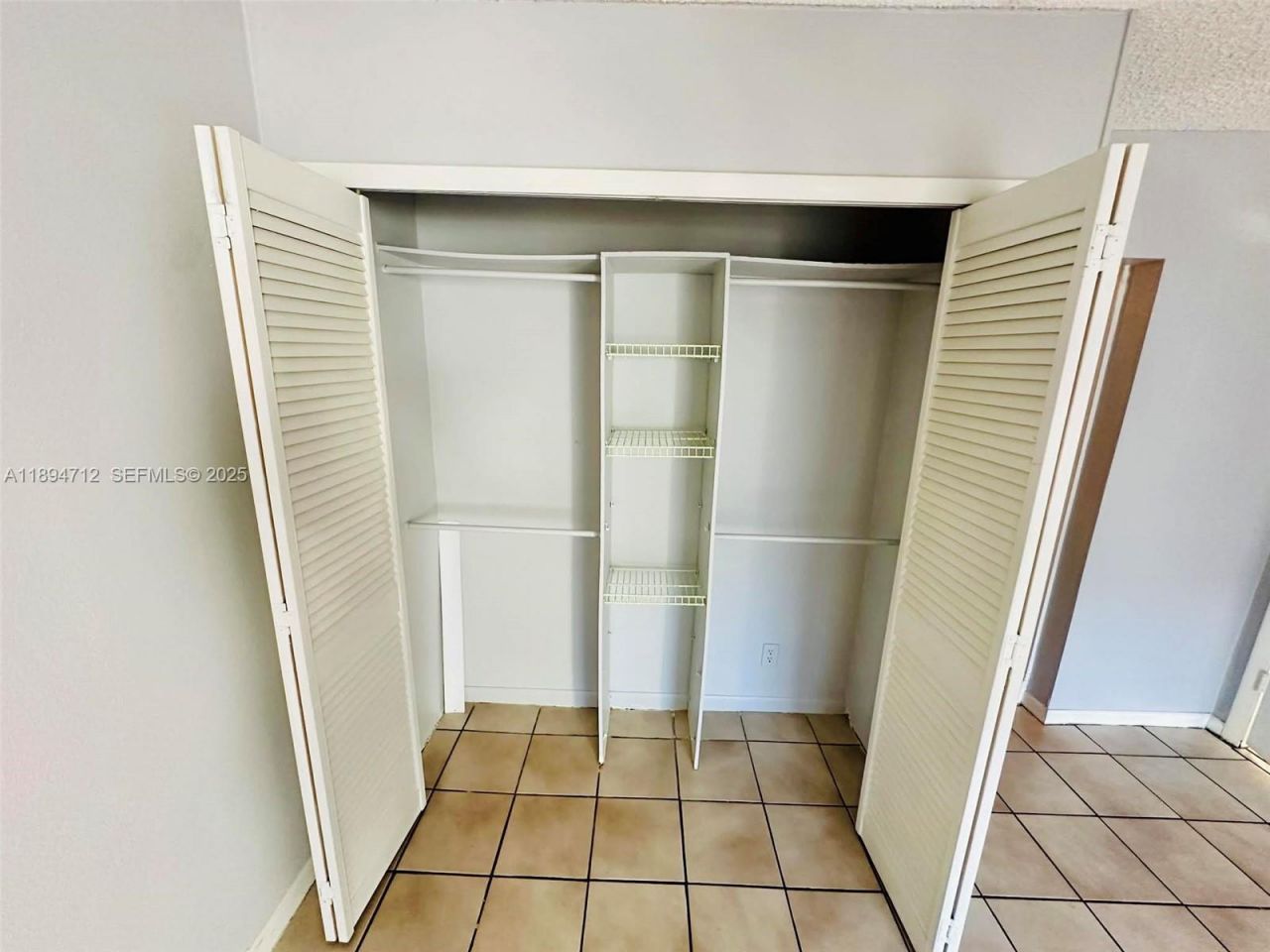 330 SE 2nd St, Unit 102H, Hallandale Beach, FL 33009 Photo