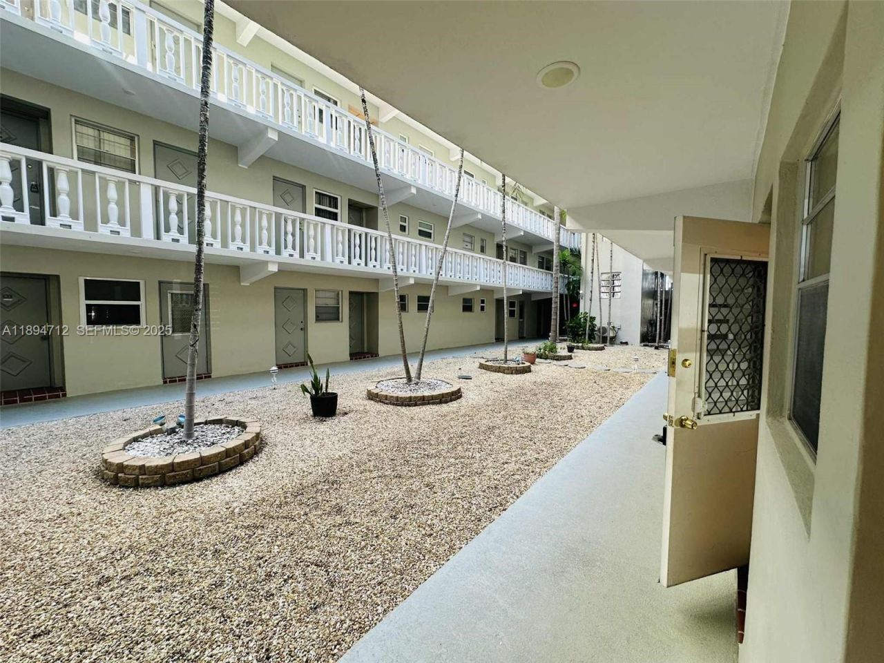 330 SE 2nd St, Unit 102H, Hallandale Beach, FL 33009 Photo