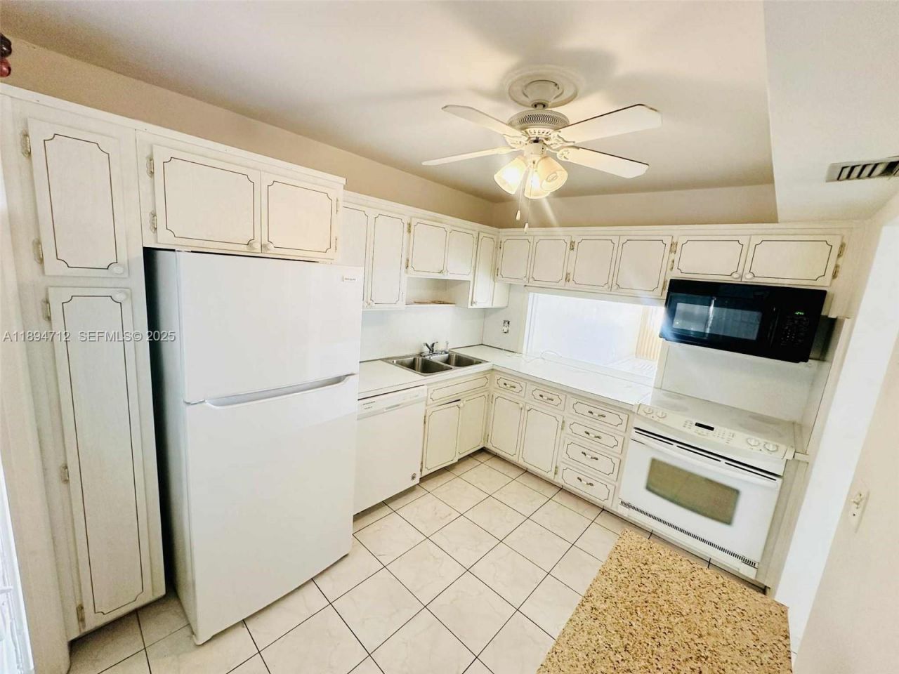 330 SE 2nd St, Unit 102H, Hallandale Beach, FL 33009 Photo