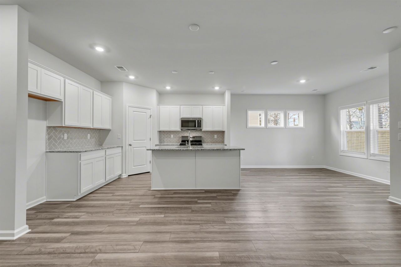 357 Garden Grove St Photo 11