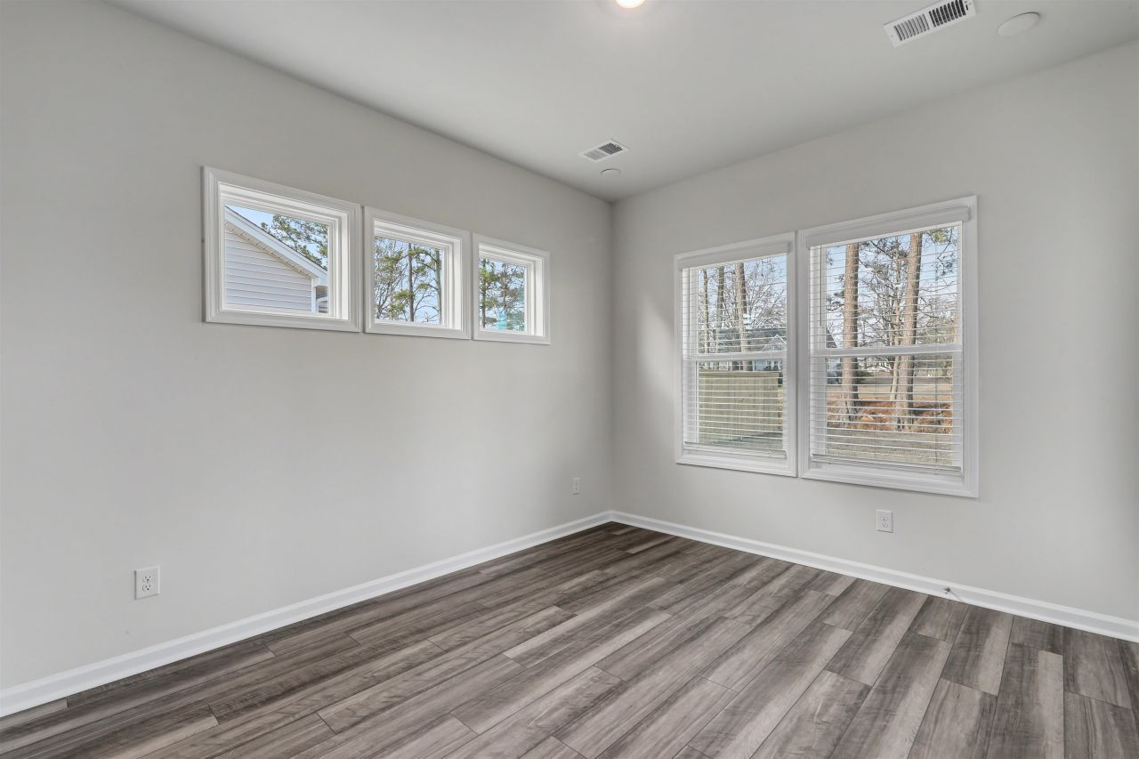 357 Garden Grove St Photo 13