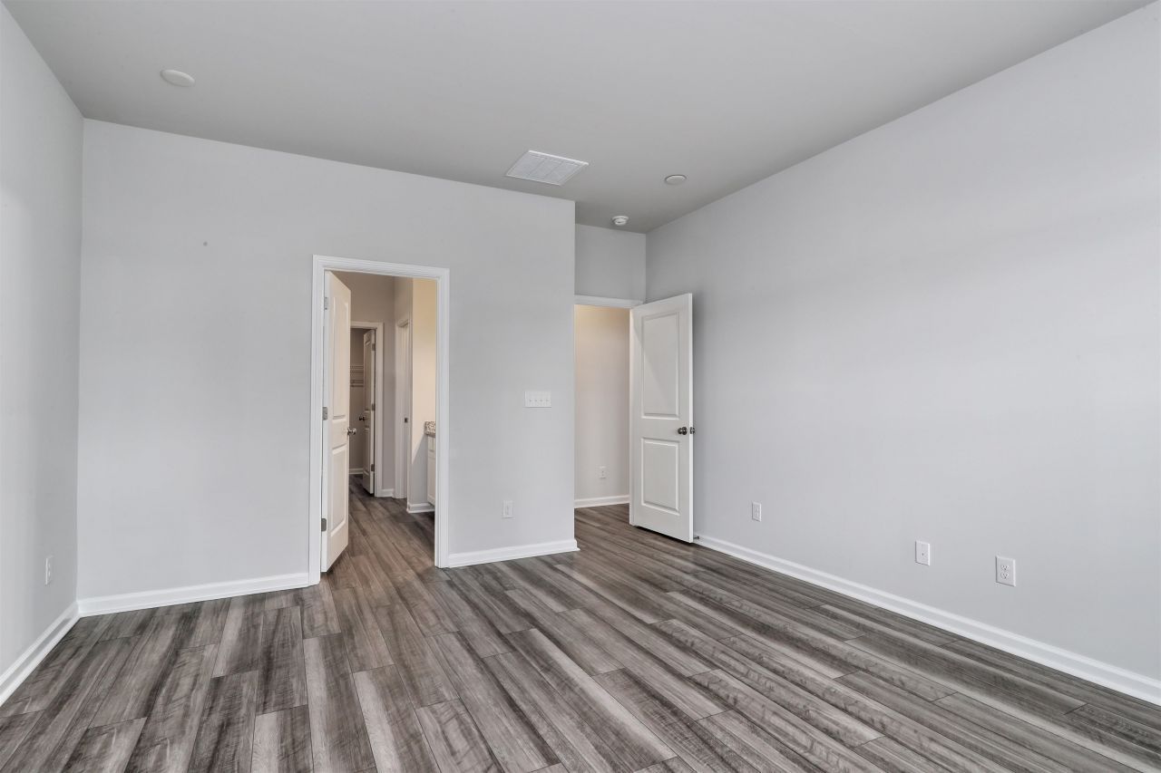 357 Garden Grove St Photo 16