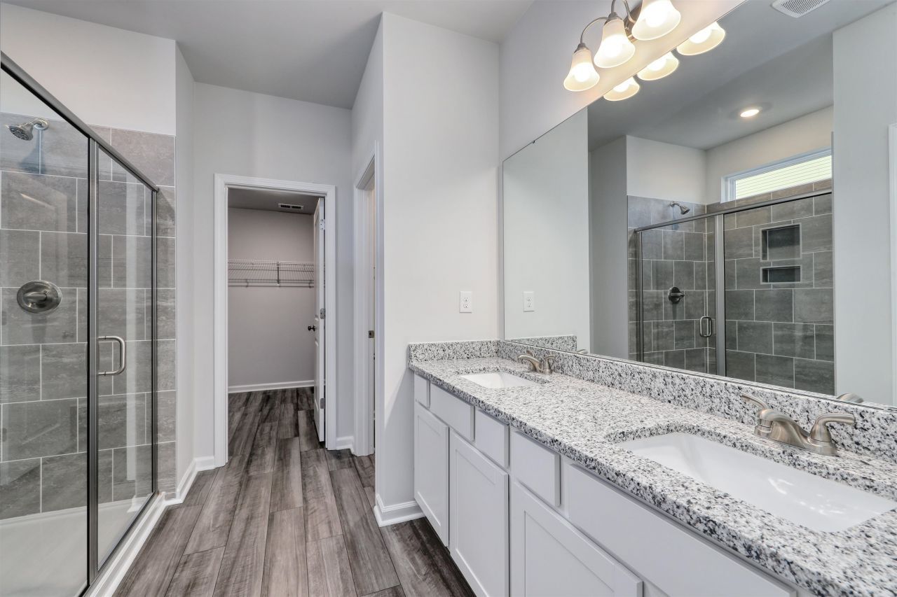 357 Garden Grove St Photo 17