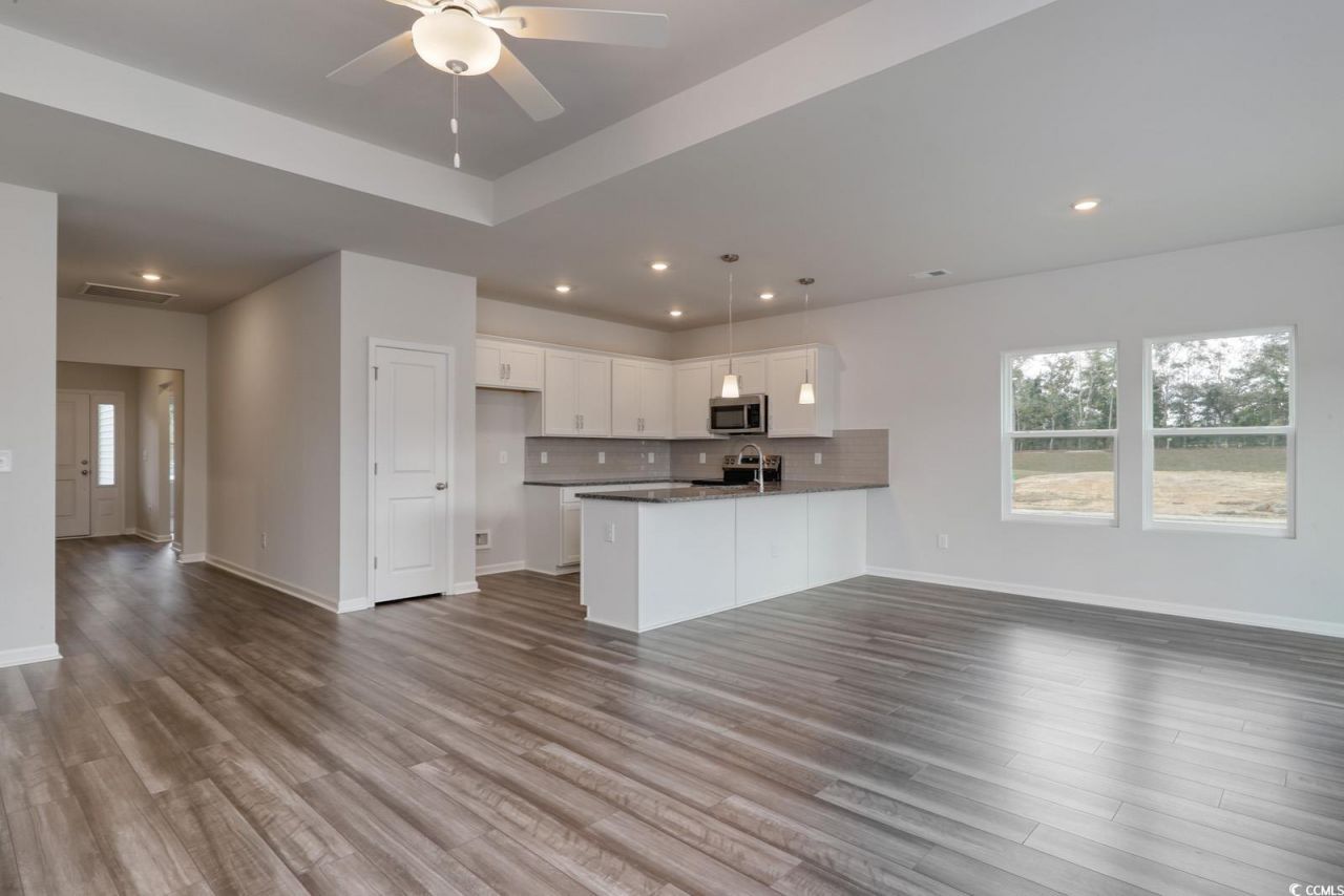 357 Garden Grove St Photo 18