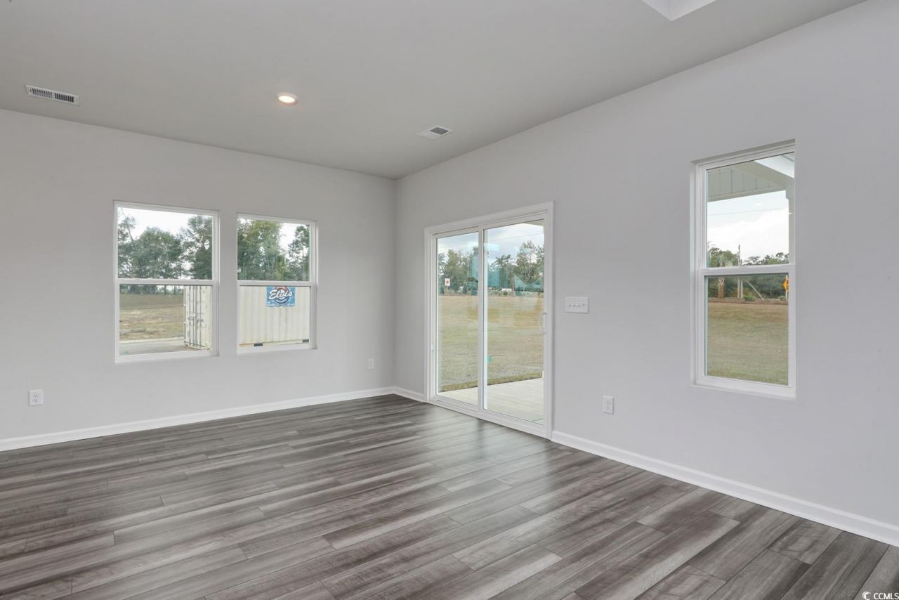 357 Garden Grove St Photo 19