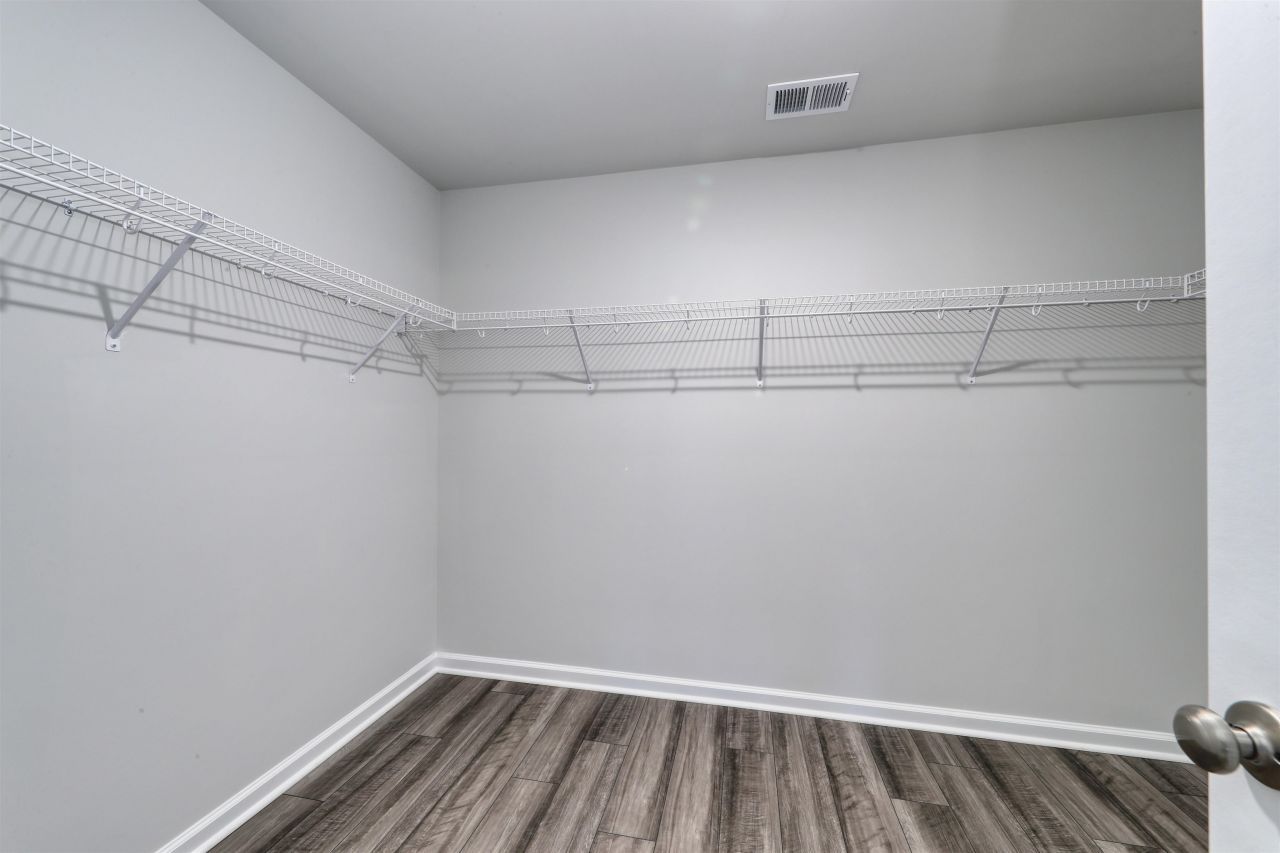 357 Garden Grove St Photo 19