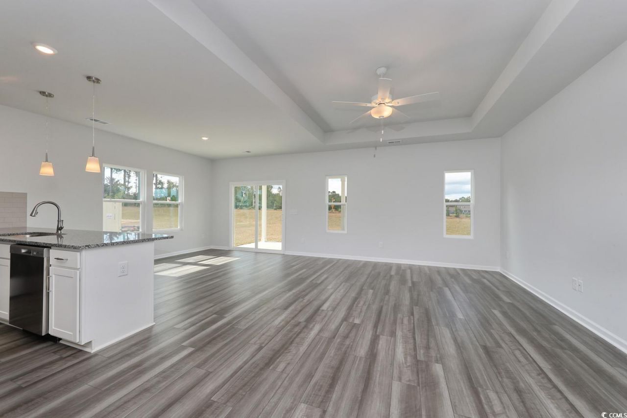 357 Garden Grove St Photo 20