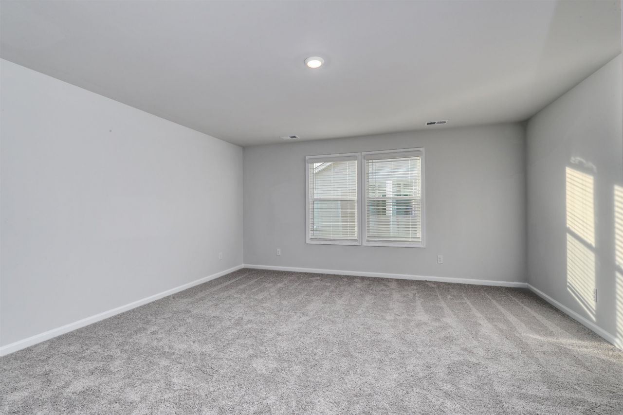 357 Garden Grove St Photo 20