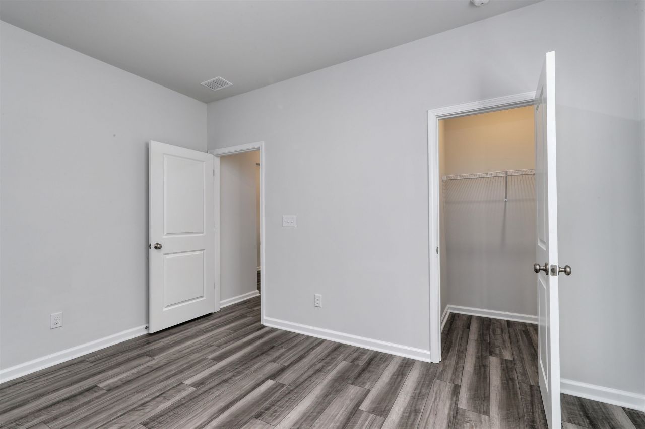 357 Garden Grove St Photo 25