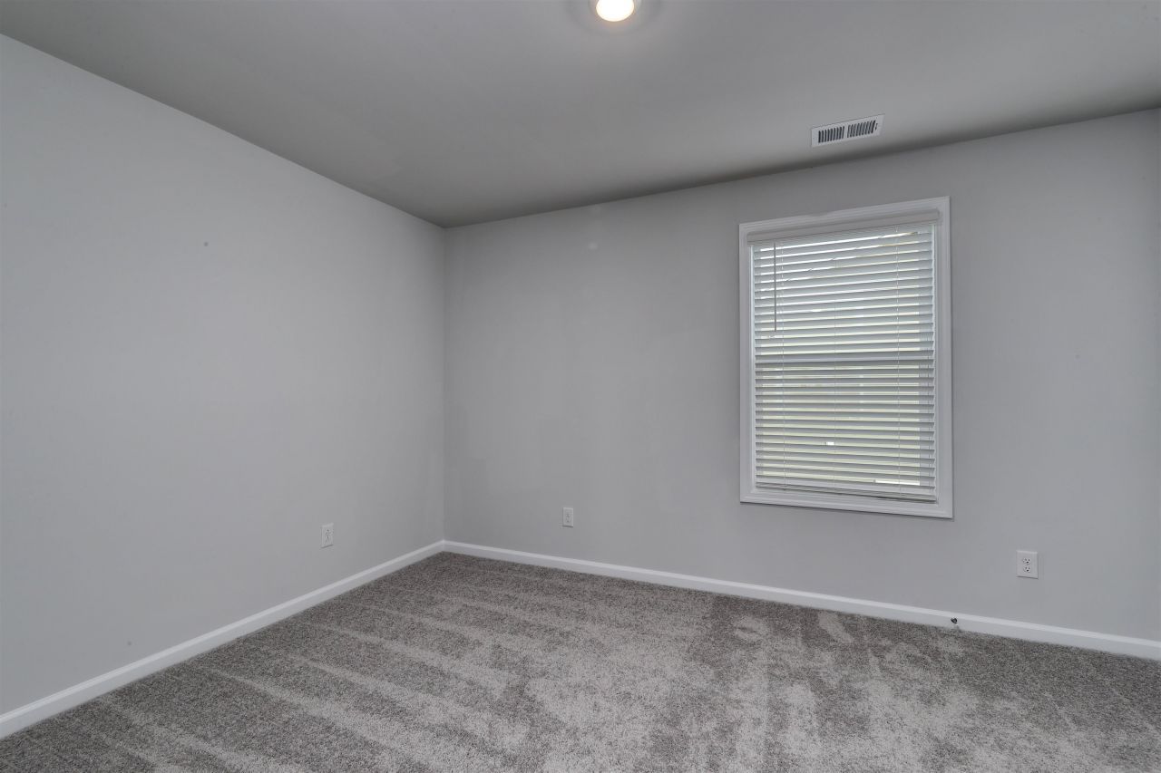 357 Garden Grove St Photo 26