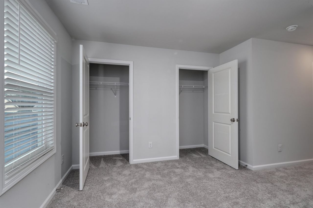 357 Garden Grove St Photo 27