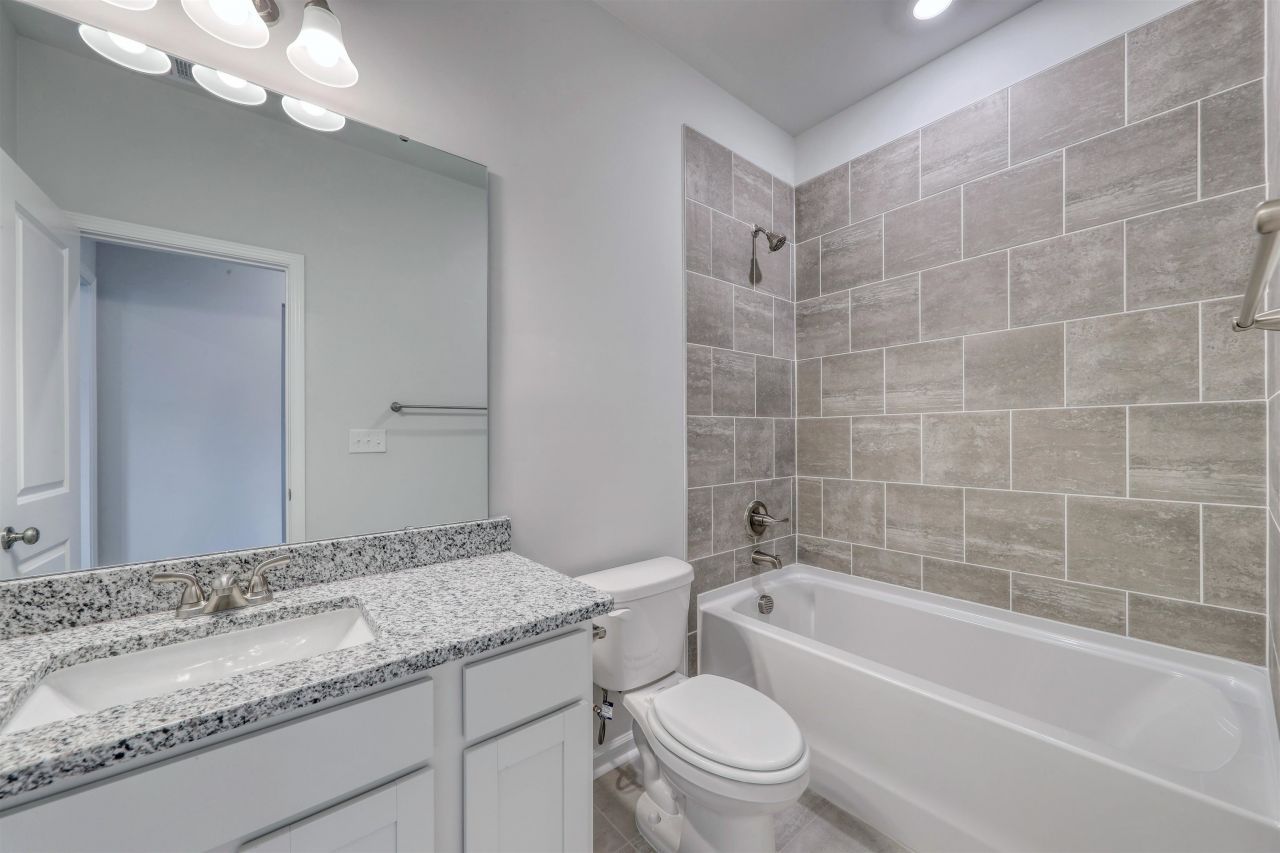 357 Garden Grove St Photo 28