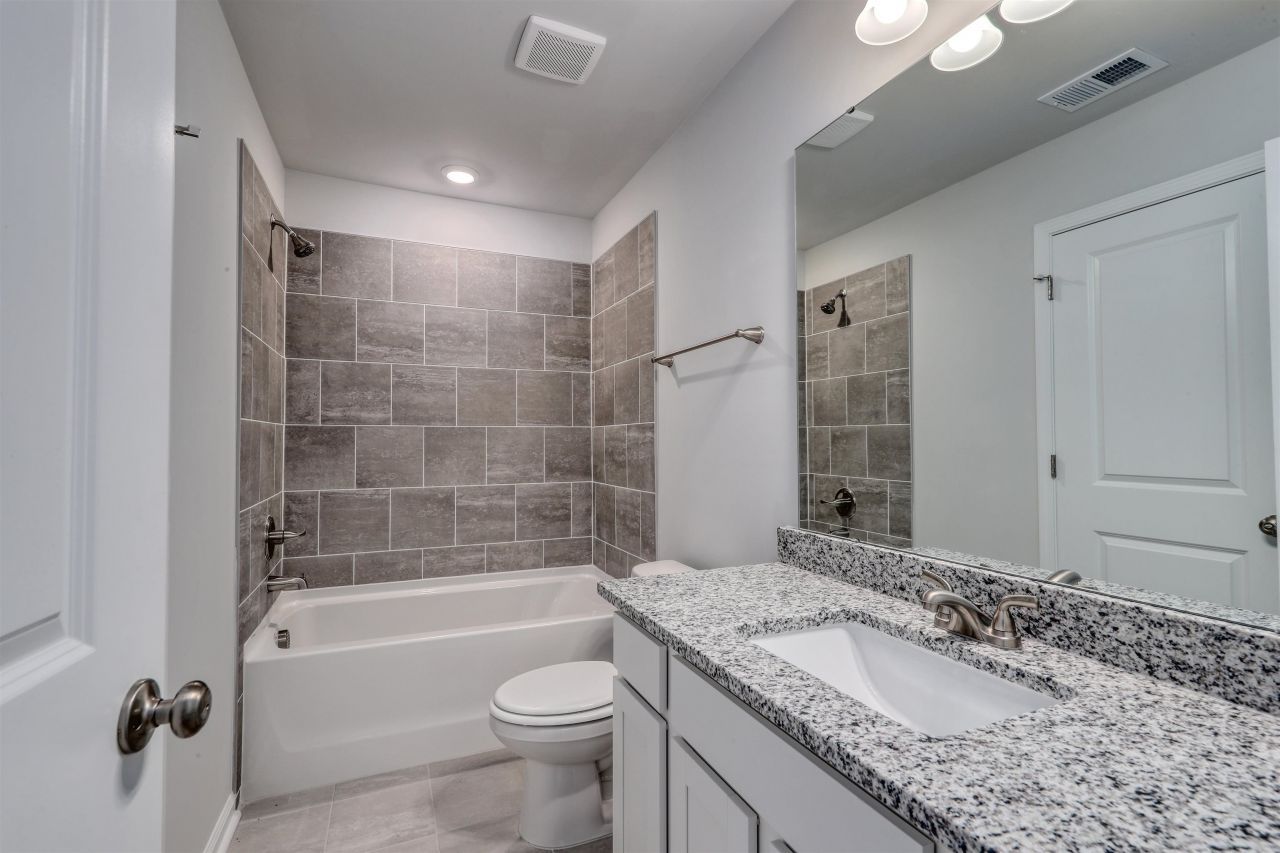 357 Garden Grove St Photo 29