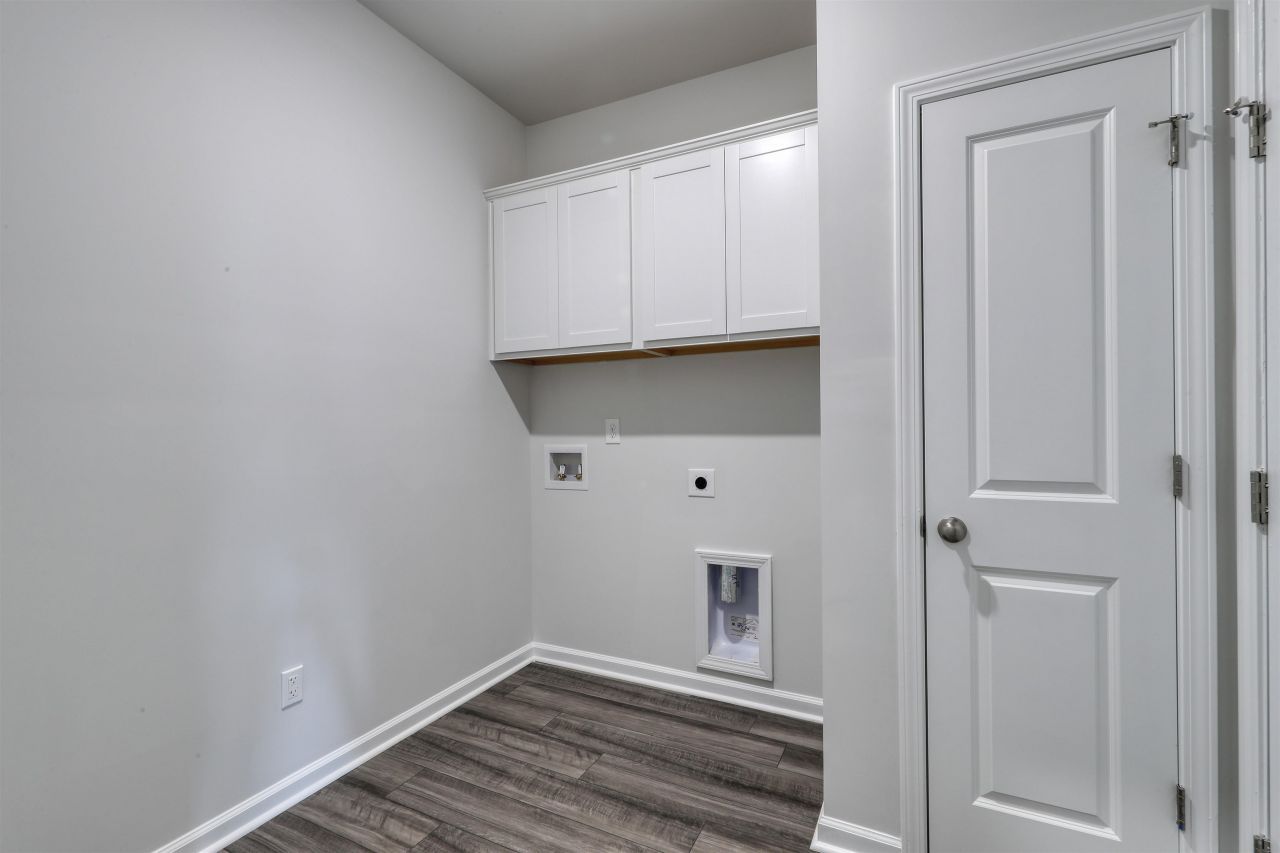 357 Garden Grove St Photo 30