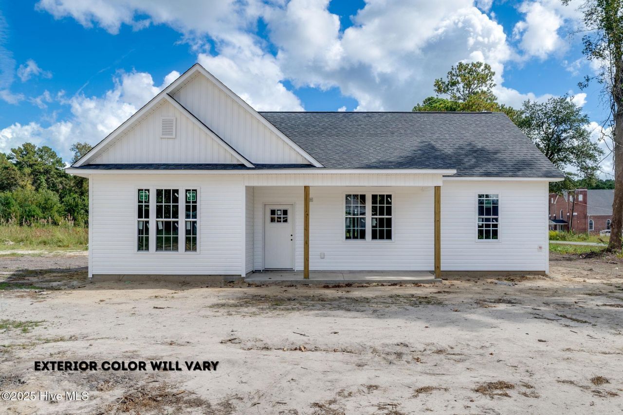 105 Doris Lane, Teachey, NC 28464 Main Photo