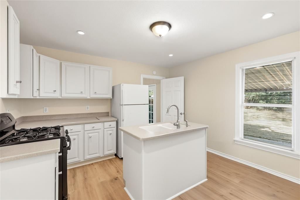 2625 Handley Drive, Fort Worth, TX 76112 Main Photo