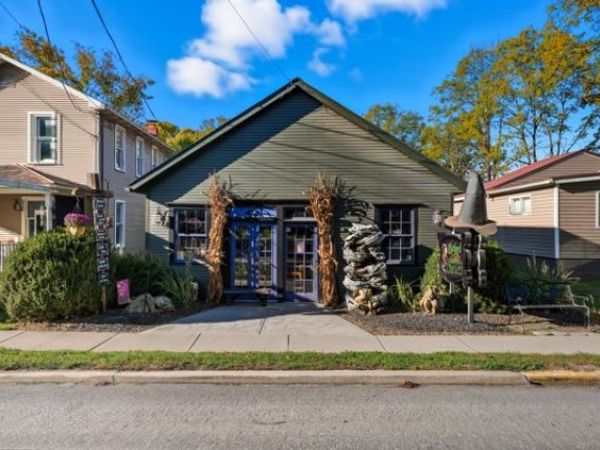 425 Main Street, Volant, PA 16156