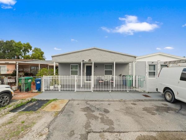 21459 NW 40th Cir Ct, Miami Gardens, FL 33055