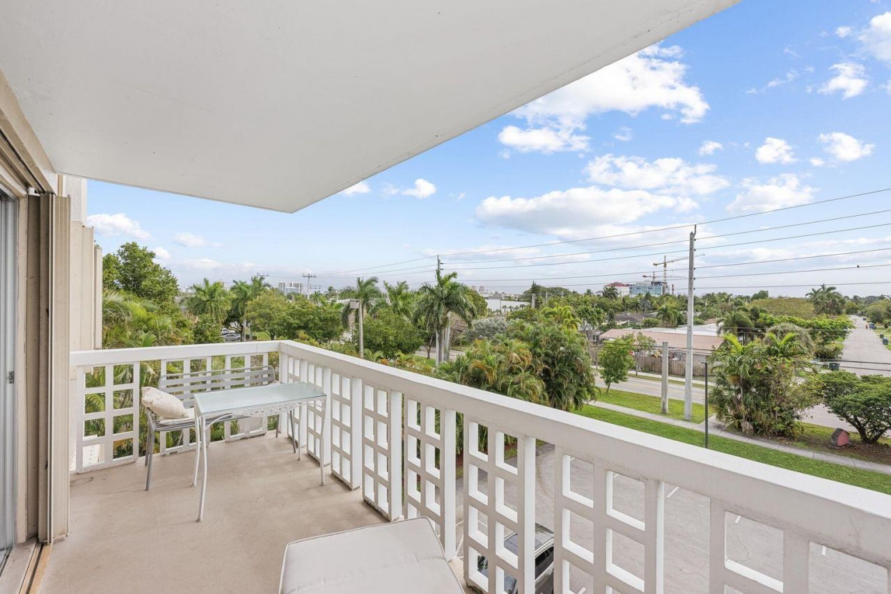 1831 NE 38th Street, Unit 410, Oakland Park, FL 33308 Photo