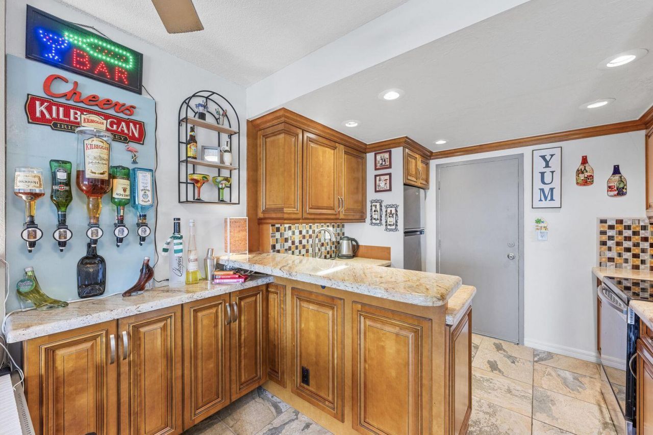 1831 NE 38th Street, Unit 410, Oakland Park, FL 33308 Photo