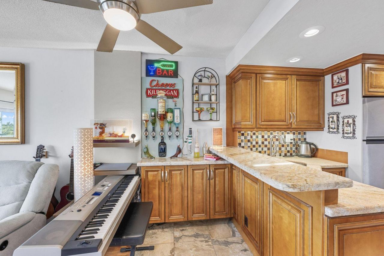 1831 NE 38th Street, Unit 410, Oakland Park, FL 33308 Photo