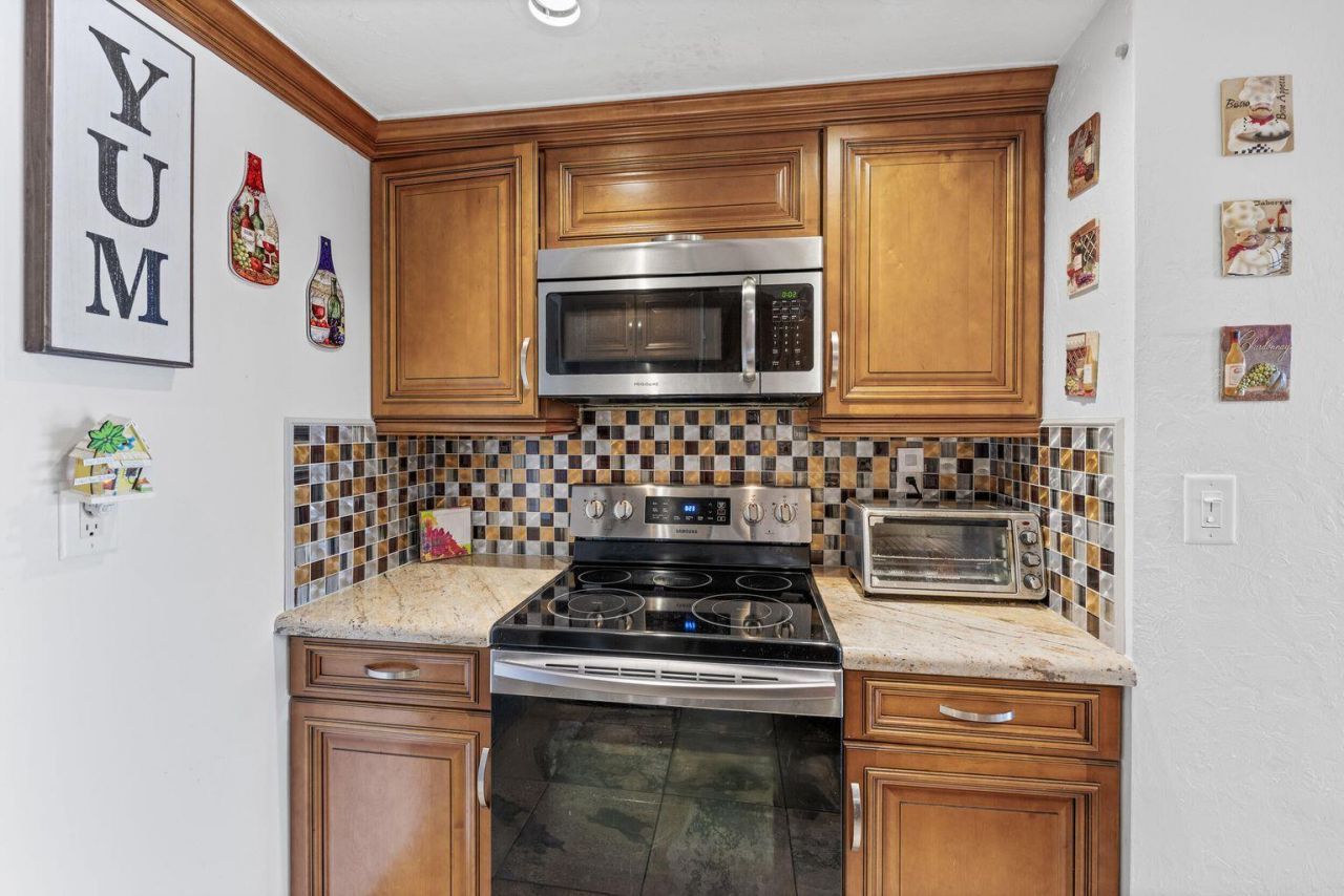 1831 NE 38th Street, Unit 410, Oakland Park, FL 33308 Photo