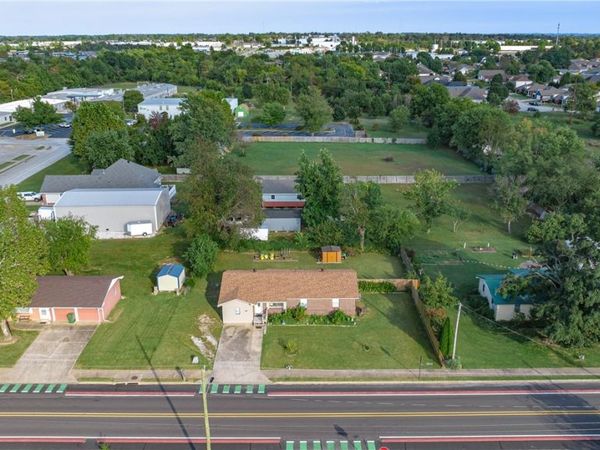 2011 S 13th Street, Rogers, AR 72758