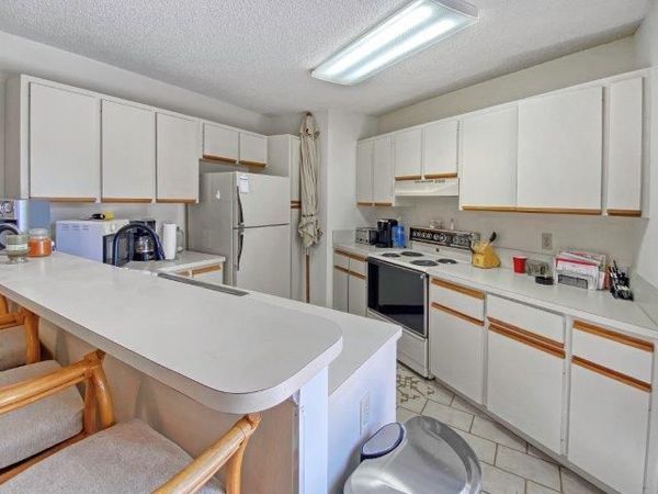 62 Springdale Circle, Palm Springs, FL 33461