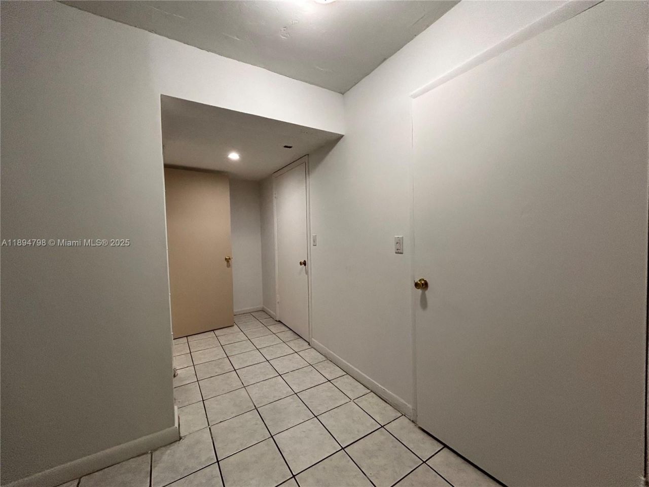9460 Fontainebleau Blvd, Unit 421, Miami, FL 33172 Photo