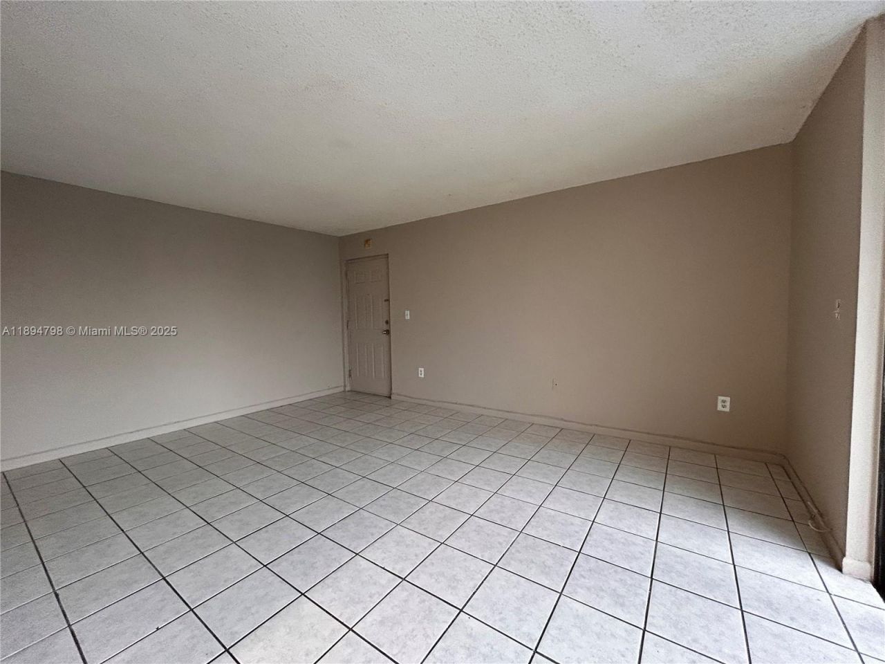 9460 Fontainebleau Blvd, Unit 421, Miami, FL 33172 Photo