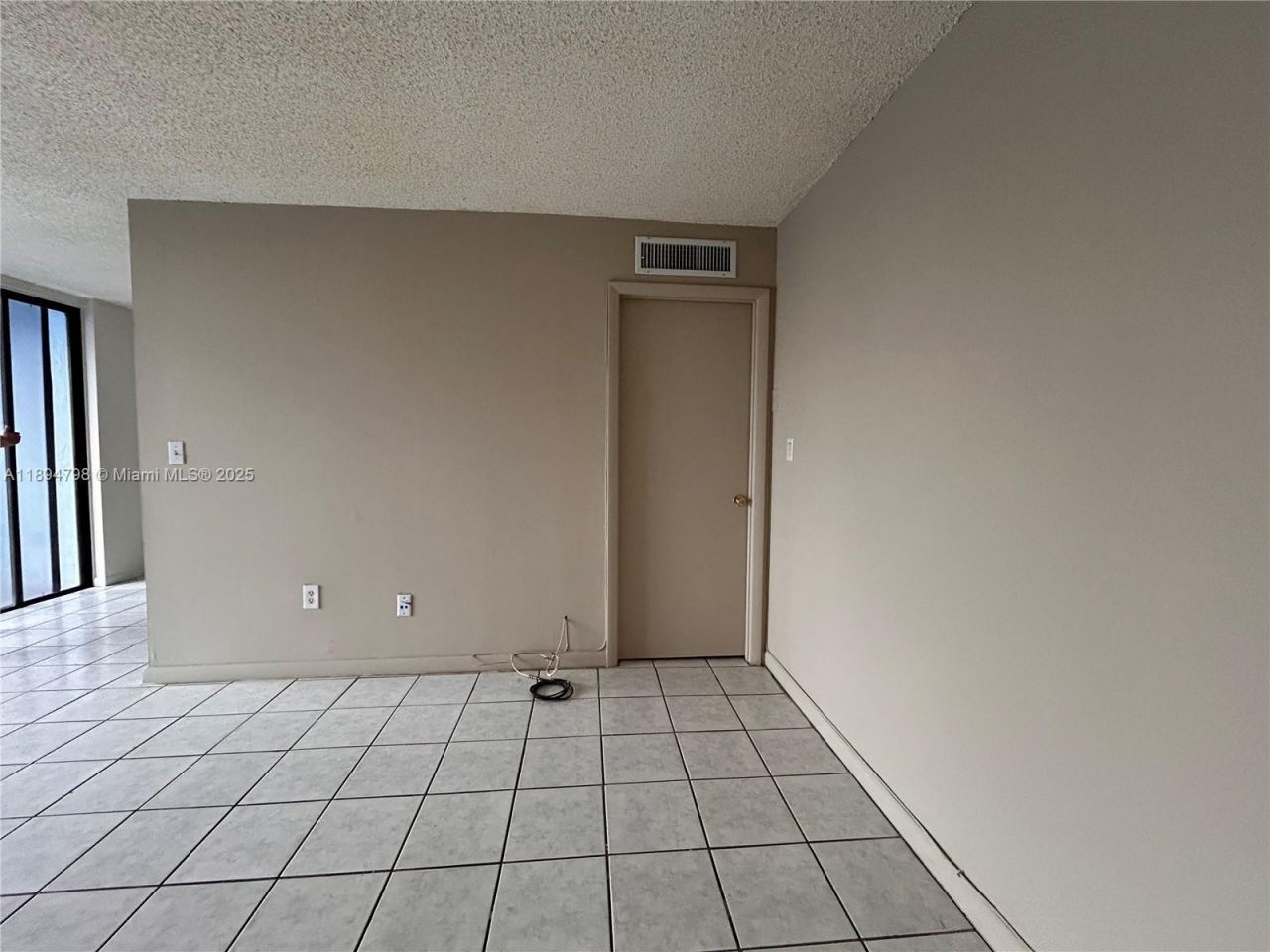 9460 Fontainebleau Blvd, Unit 421, Miami, FL 33172 Photo