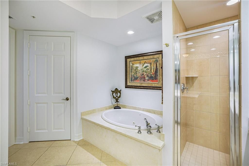 295 Grande Way, Unit 505, Naples, FL 34110 Photo