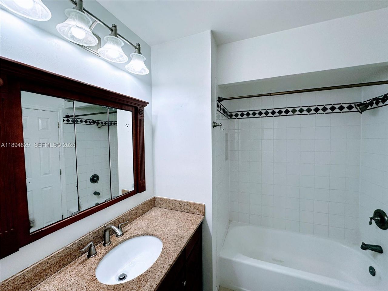 2424 SE 17th St, Unit B307, Fort Lauderdale, FL 33316 Photo
