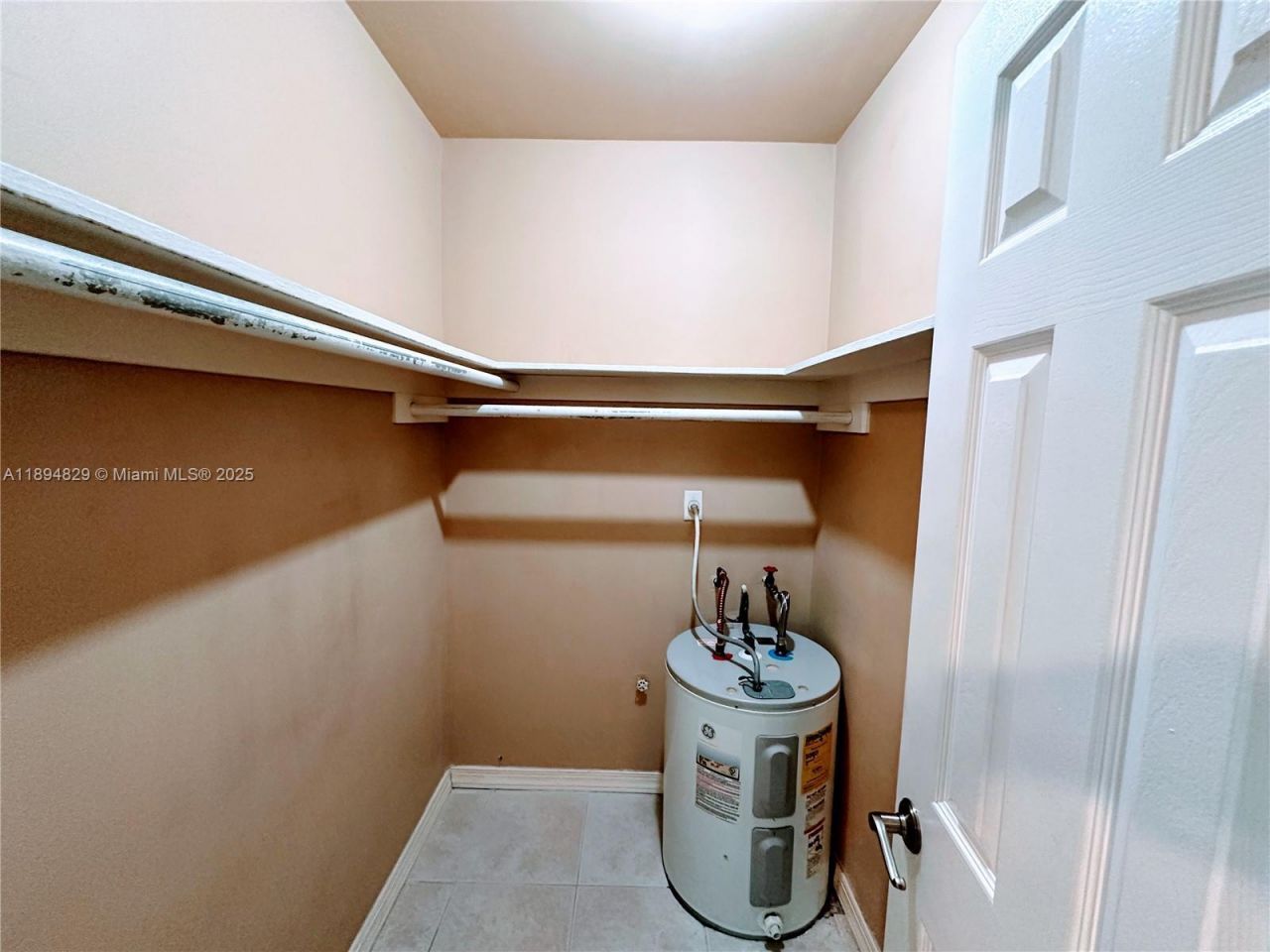 2424 SE 17th St, Unit B307, Fort Lauderdale, FL 33316 Photo