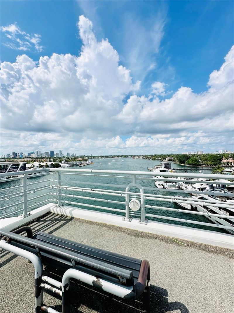 2424 SE 17th St, Unit B307, Fort Lauderdale, FL 33316 Photo