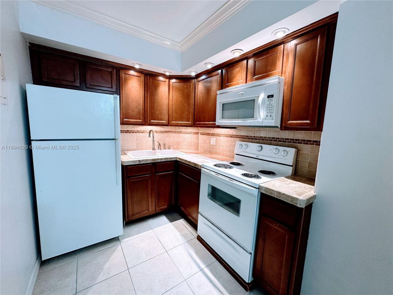 2424 SE 17th St, Unit B307, Fort Lauderdale, FL 33316 Photo