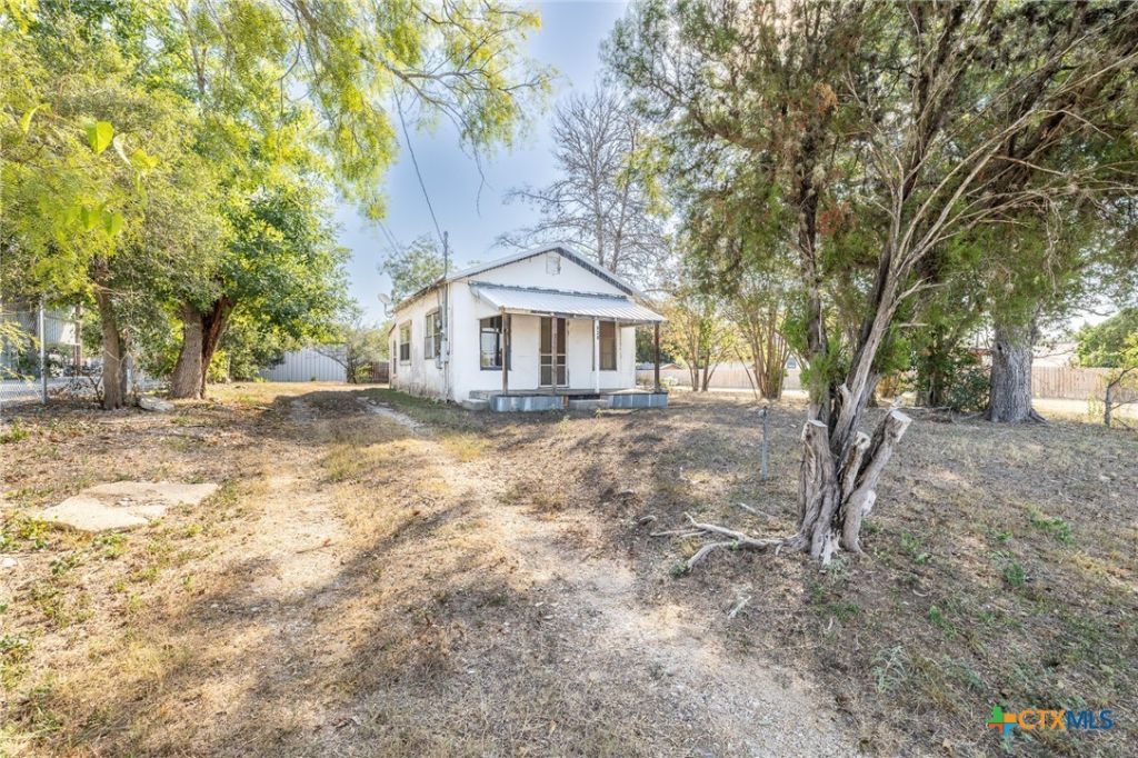 936 Water Street, Gonzales, TX 78629 Main Photo