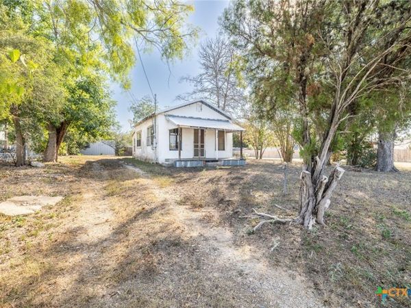 936 Water Street, Gonzales, TX 78629
