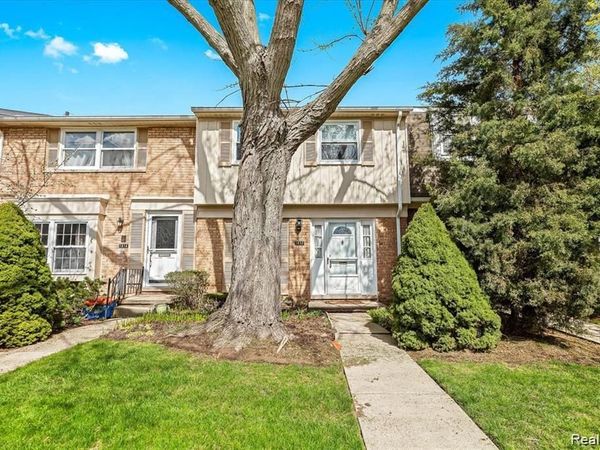 1812 Brentwood Drive, Troy, MI 48098