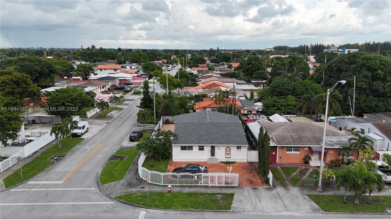 3495 W 2nd Ave, Hialeah, FL 33012 Photo