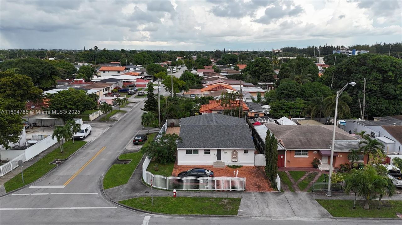 3495 W 2nd Ave, Hialeah, FL 33012 Photo
